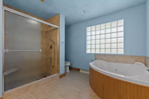 Bath - 808 E Mayfield Dr, Appleton, WI 54911 photo 5 of 7