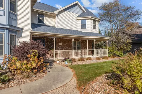 Exterior - 808 E Mayfield Dr, Appleton, WI 54911 photo 7 of 12