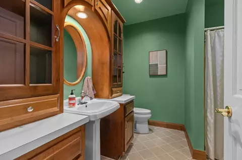 Bath - 808 E Mayfield Dr, Appleton, WI 54911 photo 1 of 7