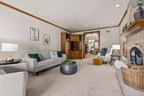 Living - 808 E Mayfield Dr, Appleton, WI 54911 photo 3 of 3