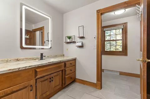 Bath - 808 E Mayfield Dr, Appleton, WI 54911 photo 6 of 7