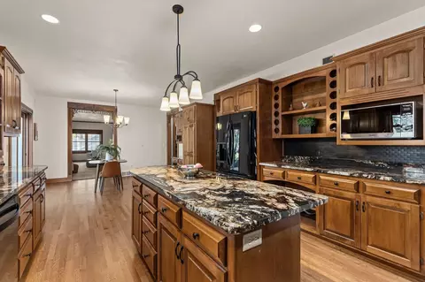Kitchen - 808 E Mayfield Dr, Appleton, WI 54911 photo 4 of 5
