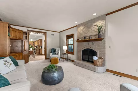 Living - 808 E Mayfield Dr, Appleton, WI 54911 photo 1 of 3