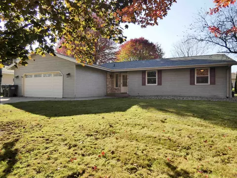 727 Woodside Dr, Seymour, WI 54165