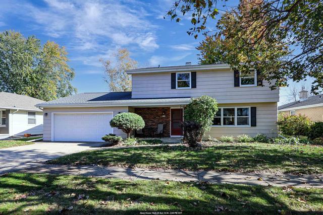 2524 Hillwood Ct, Appleton, WI 54911 | MLS# 50334725 | 68 Photos - Movoto