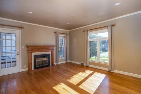 Living - 1108 W Commercial St, Appleton, WI 54914 photo 3 of 5