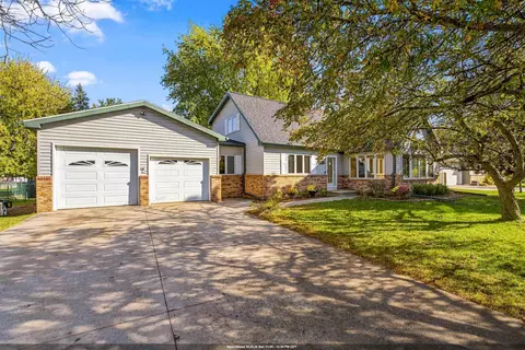 1366 N Oakwood Rd, Oshkosh, WI 54904