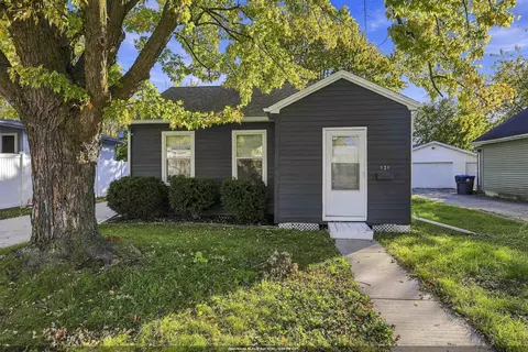 121 Plummer Ave, Neenah, WI 54956