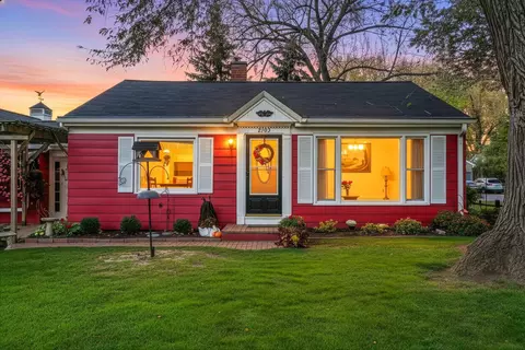 2103 E Shore Dr, Green Bay, WI 54302