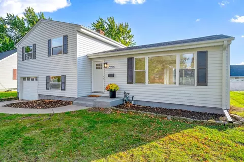 1670 Debra Ln, Green Bay, WI 54302