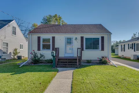 823 Martin St, Menasha, WI 54952