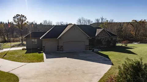 11079 Badger Dr, Waupaca, WI 54981