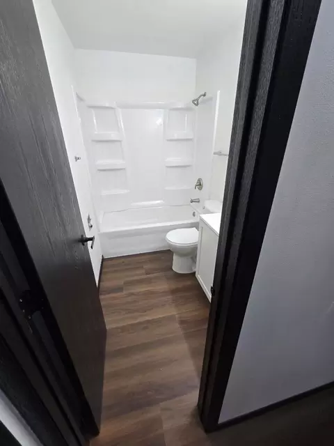 Bath - 1415 W Kamps Ave, Appleton, WI 54914 photo 1 of 1