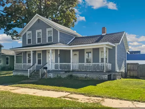 1443 Sherman St, Marinette, WI 54143