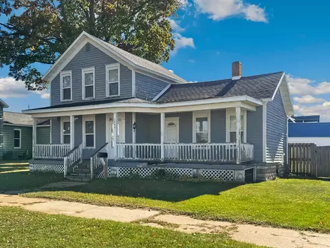 1443 Sherman St, Marinette, WI 54143
