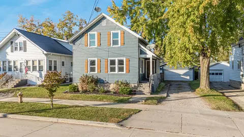 918 W 5th Ave, Oshkosh, WI 54902