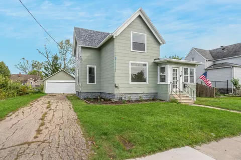 410 Naymut St, Menasha, WI 54952