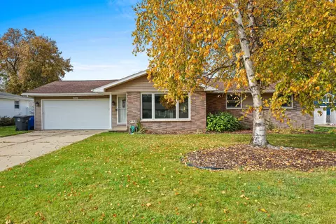 2222 Barberry Ln, Green Bay, WI 54304