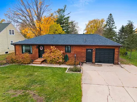 215 Lincoln St, Pulaski, WI 54162