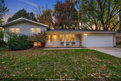 1013 N Locust St, Green Bay, WI 54303