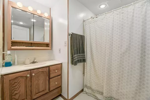Bath - 421 E Brewster St, Appleton, WI 54911 photo 1 of 3