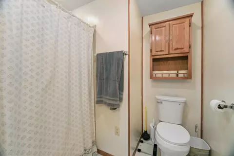 Bath - 421 E Brewster St, Appleton, WI 54911 photo 2 of 3