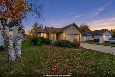 806 Flambeau Pl, De Pere, WI 54115