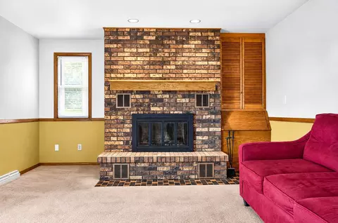 Living - w4401 Pine Grove Road, Appleton, WI 54913 photo 4 of 5
