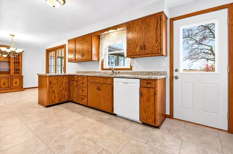 Kitchen - w4401 Pine Grove Road, Appleton, WI 54913 photo 2 of 3