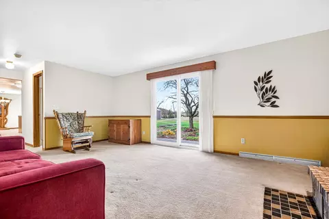 Living - w4401 Pine Grove Road, Appleton, WI 54913 photo 5 of 5