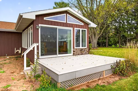 Exterior - w4401 Pine Grove Road, Appleton, WI 54913 photo 6 of 11