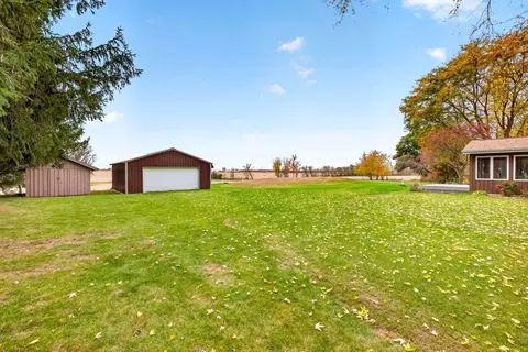 Exterior - w4401 Pine Grove Road, Appleton, WI 54913 photo 3 of 11