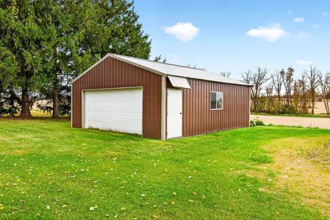 Exterior - w4401 Pine Grove Road, Appleton, WI 54913 photo 4 of 11