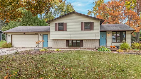 1680 Cormier Rd, Green Bay, WI 54313