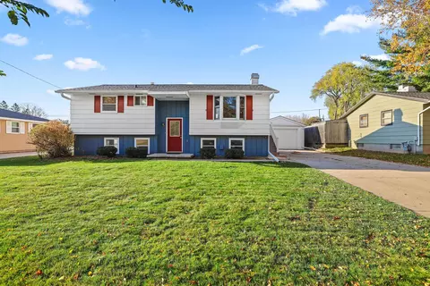 1705 Wedgewood Dr, Green Bay, WI 54303