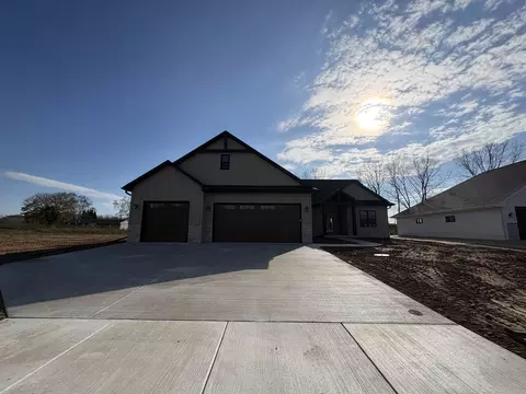 2988 Creekwood Dr, Green Bay, WI 54311