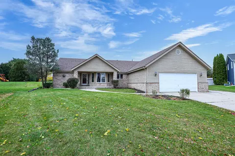 1493 Apple Ct, Port Washington, WI 53074