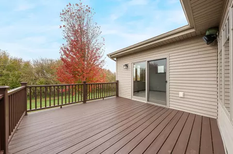 Exterior - 5331 N Haymeadow Ave, Appleton, WI 54913 photo 3 of 10