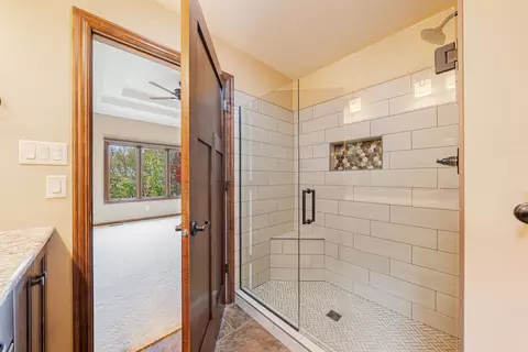 Bath - 5331 N Haymeadow Ave, Appleton, WI 54913 photo 3 of 4