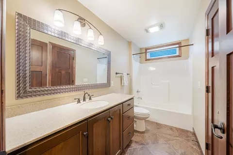 Bath - 5331 N Haymeadow Ave, Appleton, WI 54913 photo 1 of 4