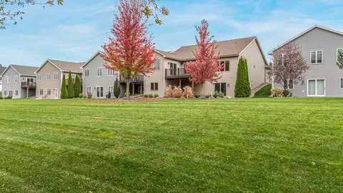 Exterior - 5331 N Haymeadow Ave, Appleton, WI 54913 photo 6 of 10