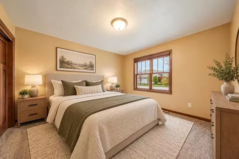 Bedroom - 5331 N Haymeadow Ave, Appleton, WI 54913 photo 2 of 9