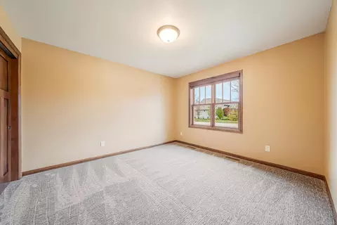 Bedroom - 5331 N Haymeadow Ave, Appleton, WI 54913 photo 1 of 9