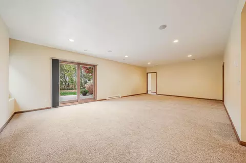 Living - 5331 N Haymeadow Ave, Appleton, WI 54913 photo 6 of 8