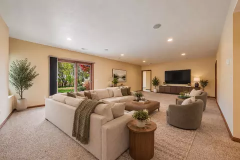 Living - 5331 N Haymeadow Ave, Appleton, WI 54913 photo 7 of 8
