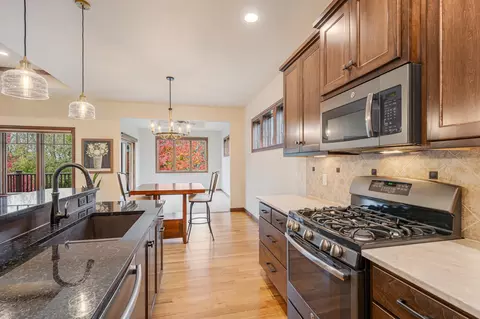 Kitchen - 5331 N Haymeadow Ave, Appleton, WI 54913 photo 4 of 5