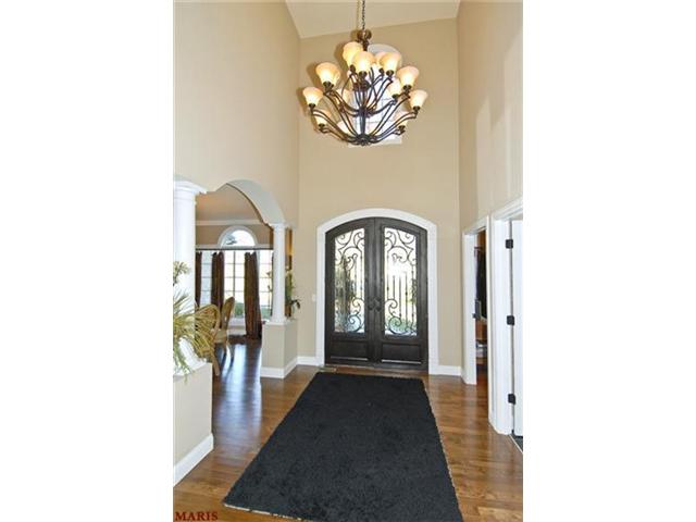 1005 Stonecastle Dr, O'fallon, MO 63366 photo 2