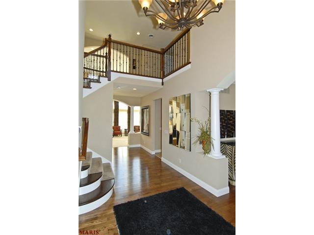 1005 Stonecastle Dr, O'fallon, MO 63366 photo 3