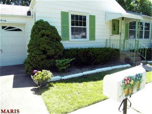 10220 Surf Dr, Saint Louis, MO 63137 photo 2