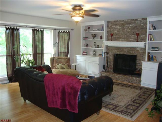 524 Wetherby Terrace Dr, Ballwin, MO 63021 photo 2